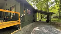 Saturdays Cabin, Hot Tub, Hammock, Gas Firepit