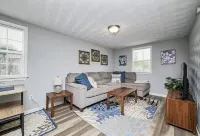 Comfortable & Private 2 Bedrm Cottage w/ King bed.