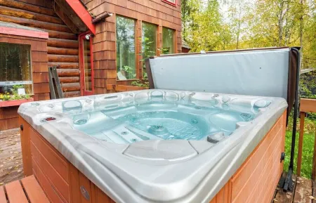 Moose Lodge Log Cabin and Chalet w/ Hot Tub sleeps 16