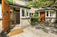 Architect Designed Cosy Cotswold Stone Cottage Các khách sạn gần National Trust - Bibury