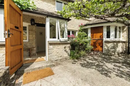Architect Designed Cosy Cotswold Stone Cottage