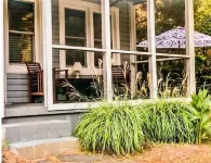 Grand Oaks Cottage: Ideal Location!