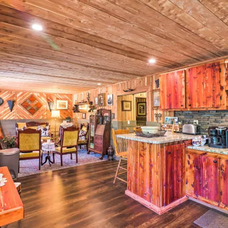 Quiet, Historic Manor Located in Ghost Town!