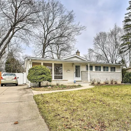 3 Mi to Michigan Stadium: Home w/ Grill & Yard