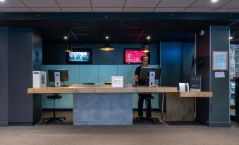 Ibis Paris Pont de Suresnes