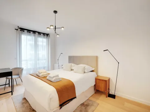 Sleek apartment in Levallois-Perret