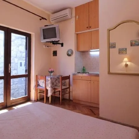 Apartments Magda- Standard Backside Studio Apartment (Apartment 5)
