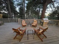 Stay 2 Nights, Get 1 Weekday Free! 10 Mins to Snow Valley. Easy Drive.