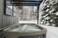 Hot Tub, Game Room, Fire Pit, Dog Friendly, 8 Minutes to Ski Mount Snow