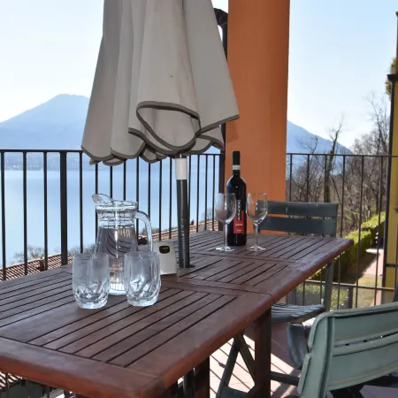 Garden Flat by Lake Maggiore