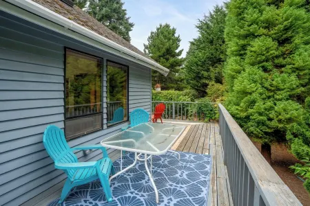 Charming 2-bedroom house on Vashon with a private yard and easy access to town Отели рядом с достопримечательностью «Lavender Hills Farm»