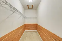1 Mi to UF! Gator Game Day Retreat w/ Balcony - Condos