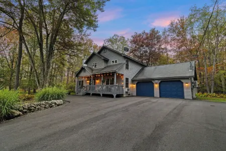 Indoor Pool/Hottubgameroom/Ski Resorts4Br #1 Community in the Heart of Poconos