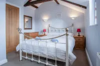 The Granary - 2 Bedroom Cottage - Penally - Villas