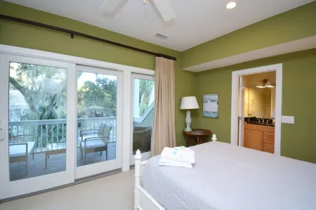 Island Time - Pet Friendly and Minutes From Beach