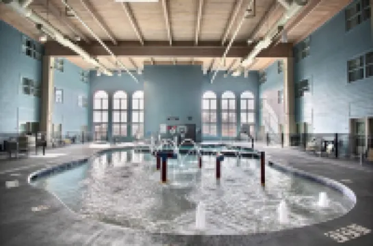 Holiday Inn Express & Suites MILWAUKEE AIRPORT by IHG