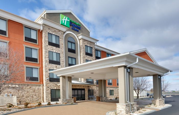 Holiday Inn Express & Suites MITCHELL by IHG