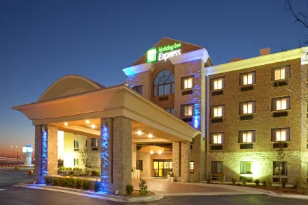 Holiday Inn Express & Suites Lubbock West Отели рядом с достопримечательностью «Thunderzone Family Fun»