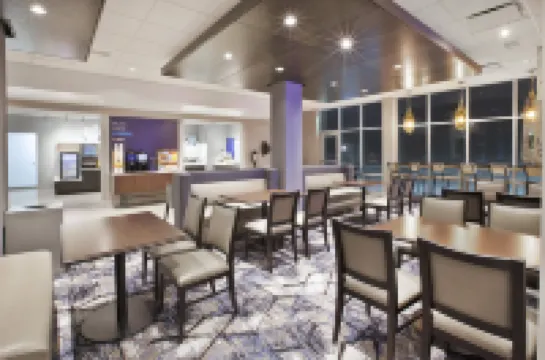 Holiday Inn Express & Suites OKEMOS - UNIVERSITY AREA by IHG Hotels in Okemos