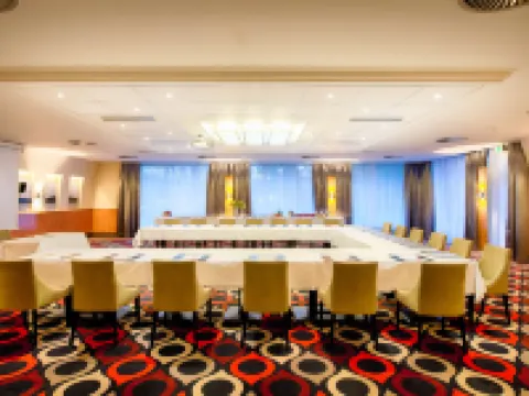 โรงแรมเลโอนาร์โด สนามบินฮันโนเฟอร์ โรงแรมในLangenhagen