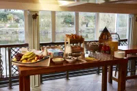 The Boathouse Inn & Riverside Rooms - sarapan