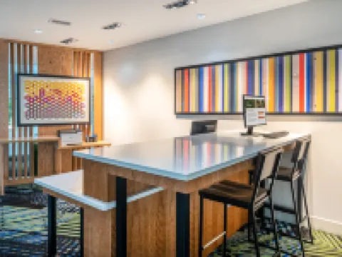 亞特蘭大機場東北哈皮維利智選假日套房酒店 黑普維爾酒店