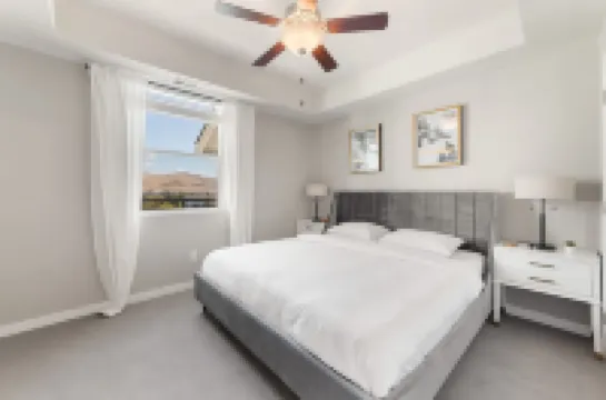 Chic Apt w Jacuzzi Pool BBQ Mountain Views Hoteles en Sparks