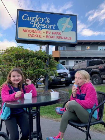 Curley's Resort & Dive Center Отели в г. Секиу