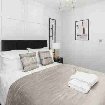 Elegant & Stylish 1Br City Centre Near High Street by Luxiety Stays Rooms