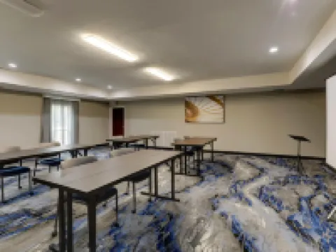 ベストウェスタン プラス ラスコリナス イン & スイーツ アーヴィングのホテル