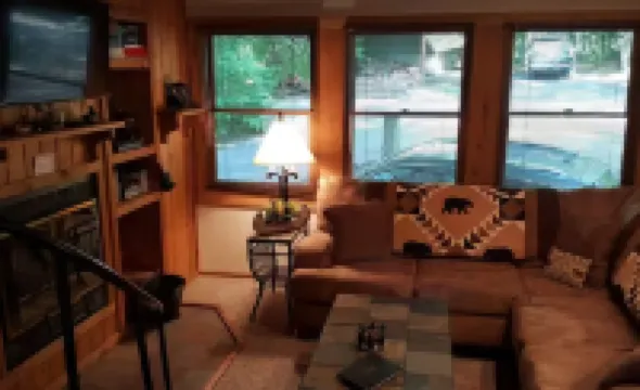 Cozy 2-bedroom cabin in the heart of Canaan Valley, with WiFi, AC, trails & pool