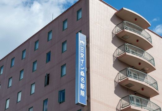 산코 인 구와나 에키마에 객실 내부