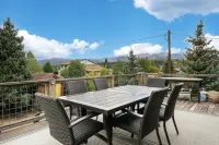 Charming Cabin with Private Hot Tub and Scenic Mountain Views - Cozy Retreat