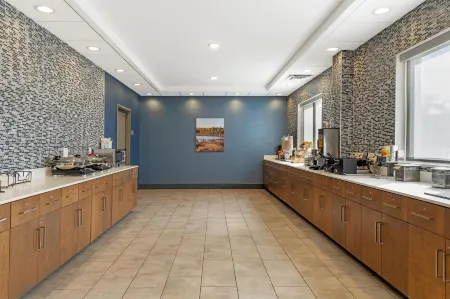 Best Western Plus Isanti Отели рядом с достопримечательностью «Парк Ханисакл»