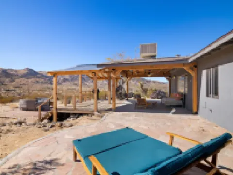 Dreamspace - Hot Tub, Fire Pit, 5 Min. to Park 2 Bedroom Home by RedAwning 約書亞樹村酒店