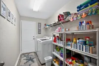Spacious 4br Retreat With Heated Pool & Spa 4 Bedroom Home - 3-Star