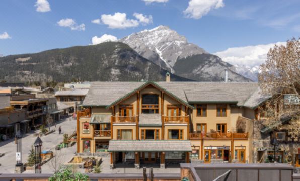 Brewster Mountain Lodge