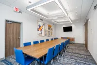 Holiday Inn Express & Suites Cedar Rapids NE - Marion by IHG - 3-Star