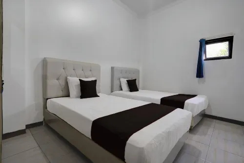 Hotel O 94843 Syariah Hj. Lilis Sukabumi - 2-Star