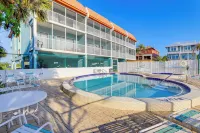 Pelican Cove Condo at Bradenton Beach w/ Pool! - Beach