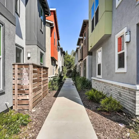 Pet-Friendly Elk Grove Retreat w/ Balcony!