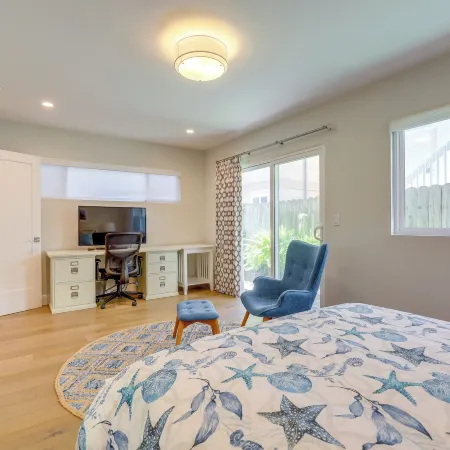 Sleek Oxnard Townhouse w/ Balconies: Walk to Beach