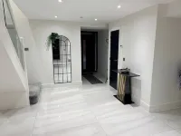 Luxury Home 5 Bedroom 3 Bathroom Games Room Parking - 4-Star