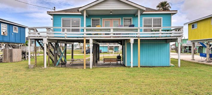 Walk to Ocean Coastal Surfside Beach Bungalow! Hotels in Surfside Beach