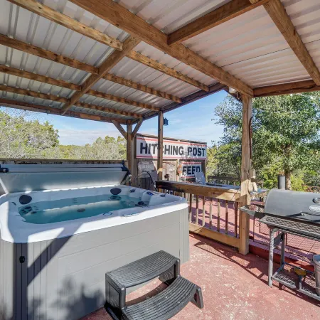 New Braunfels Home w/ Pool 2 Mi to Guadalupe River