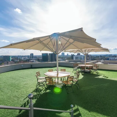 Capital M Ruby Line 1 Bed by YourHost,Nairobi Отели рядом с достопримечательностью «Уэстлендс»