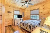 Hot Tub + Fire Pit: Dog-Friendly Cabin in Murphy! - Pet friendly