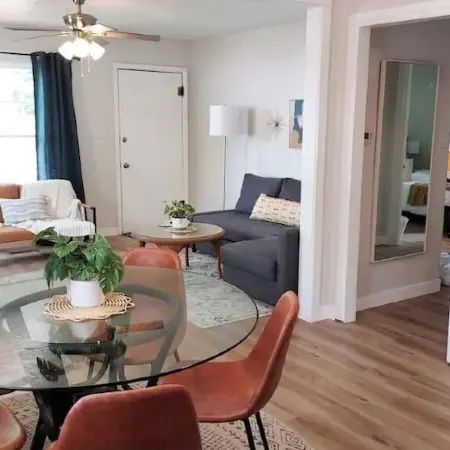 Cozy 2 Bedroom with Mid-Century & Farmhouse Vibes