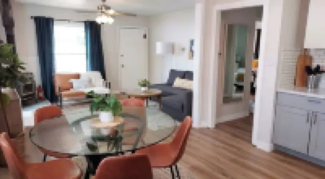 Cozy 2 Bedroom with Mid-Century & Farmhouse Vibes