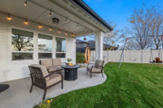 シングルレベル ジェム サウナ - ファイヤーピット - スイングセット